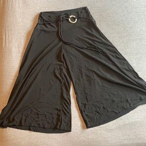 Cute little V&G Bermuda shorts!